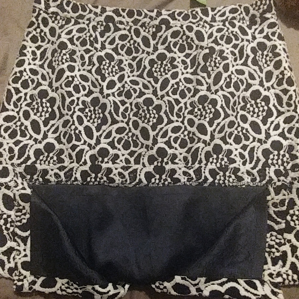 Eva Mendes Navy blue and white pencil skirt